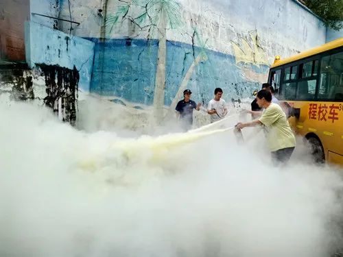 桂陽公安交警聯合多部門開展夏季校車應急演練/ 圖片