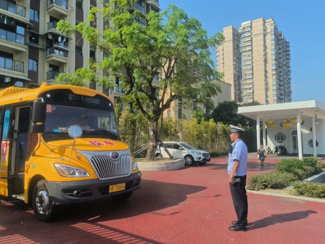 擰緊校車“安全閥” ,守護學生“平安路” 擰緊校車“安全閥” ,守護學生“平安路”