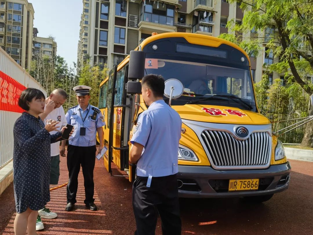 擰緊校車“安全閥” ,守護學生“平安路” 圖片