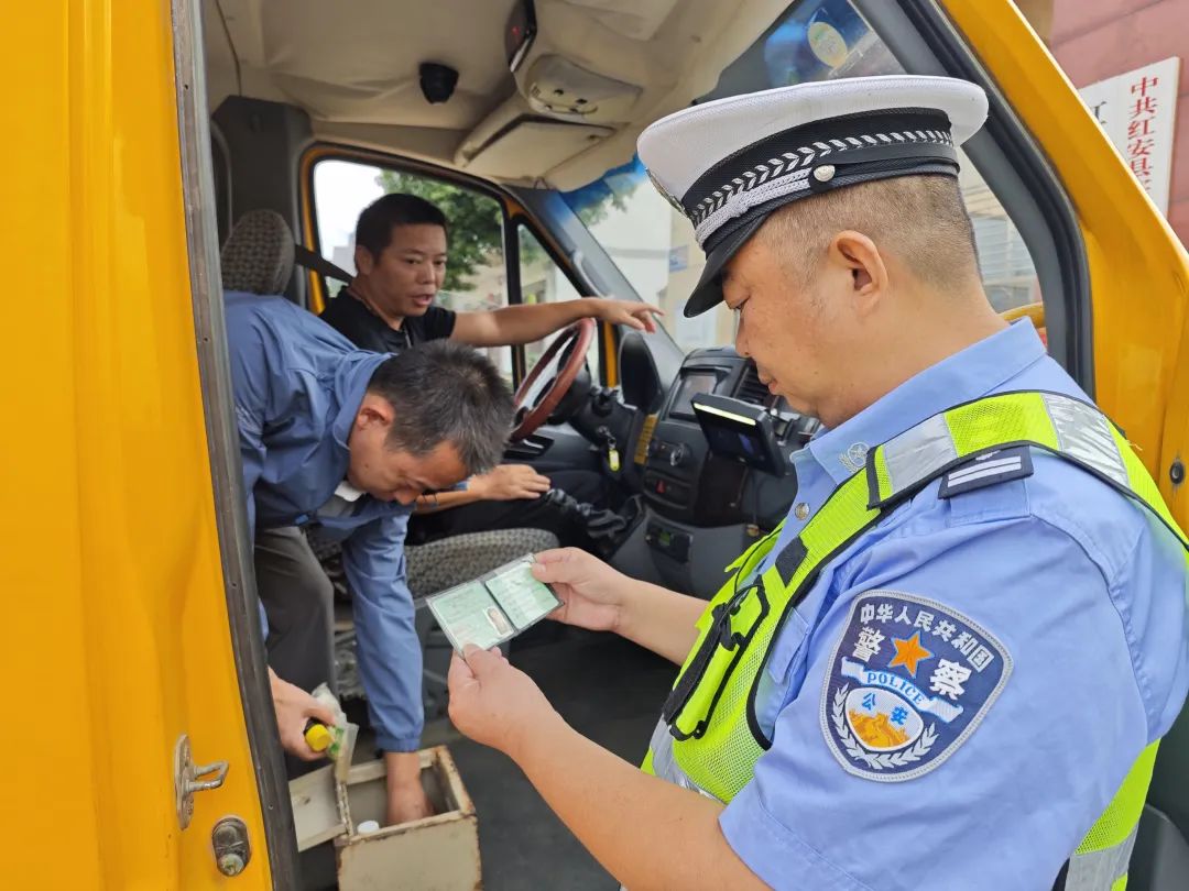 縣教育局校車辦一行到實驗小學太平校區開展校車檢查工作/ 圖片