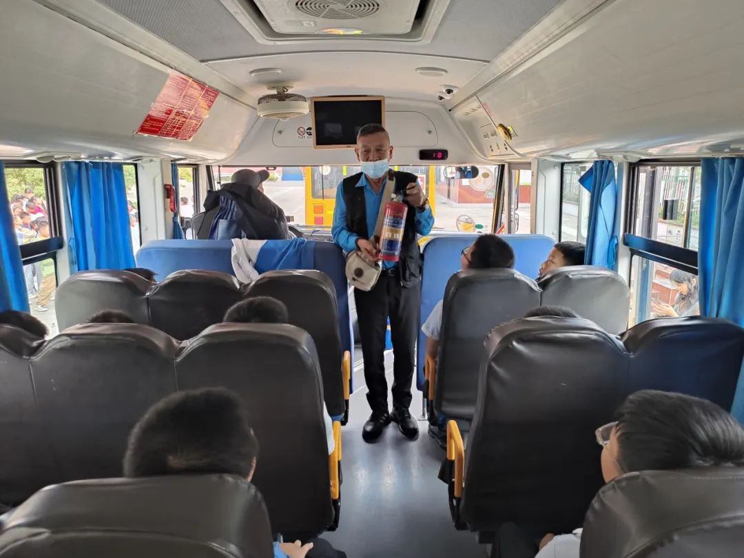 平安乘車 安全“童”行——白廟小學(xué)開展校車安全教育系列活動