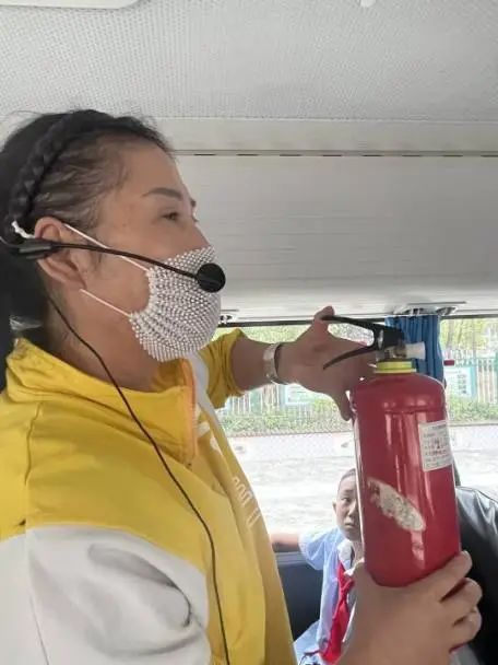 平安乘車 安全“童”行——白廟小學(xué)開展校車安全教育系列活動