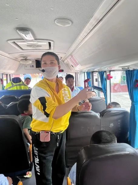 平安乘車 安全“童”行——白廟小學(xué)開展校車安全教育系列活動