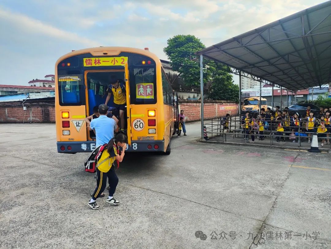 【陽光校園 活力一小】校車安全演練，為學生保駕護航