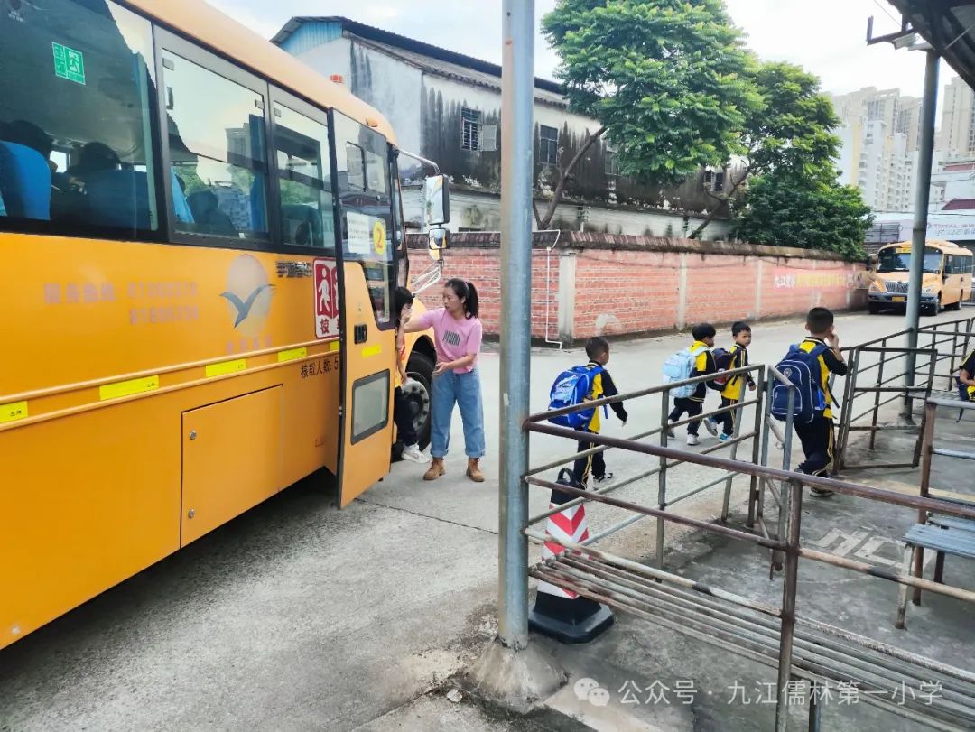 【陽光校園 活力一小】校車安全演練，為學生保駕護航