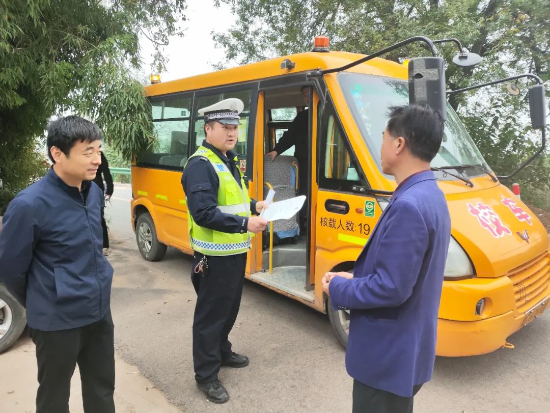扶風交警開展校車安全“大會診” 圖片