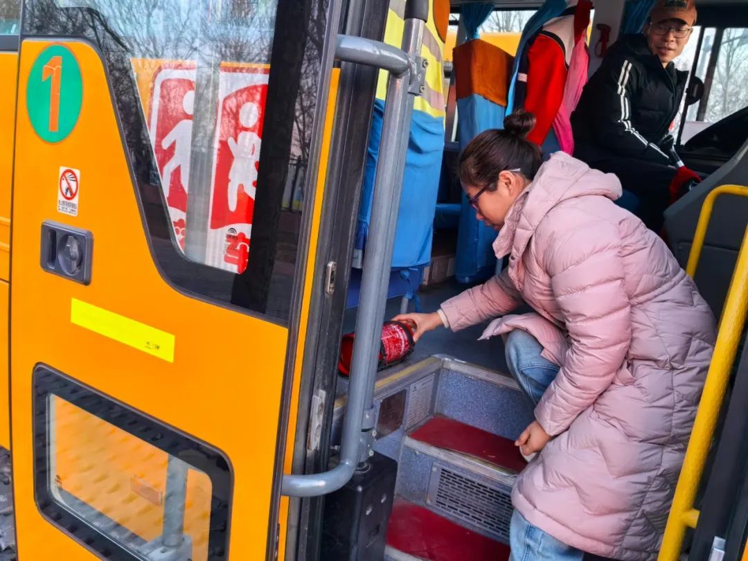 入冬之際 守護校車安全— 財落學校全面開展校車車況安全排查 入冬之際 守護校車安全— 財落學校全面開展校車車況安全排查