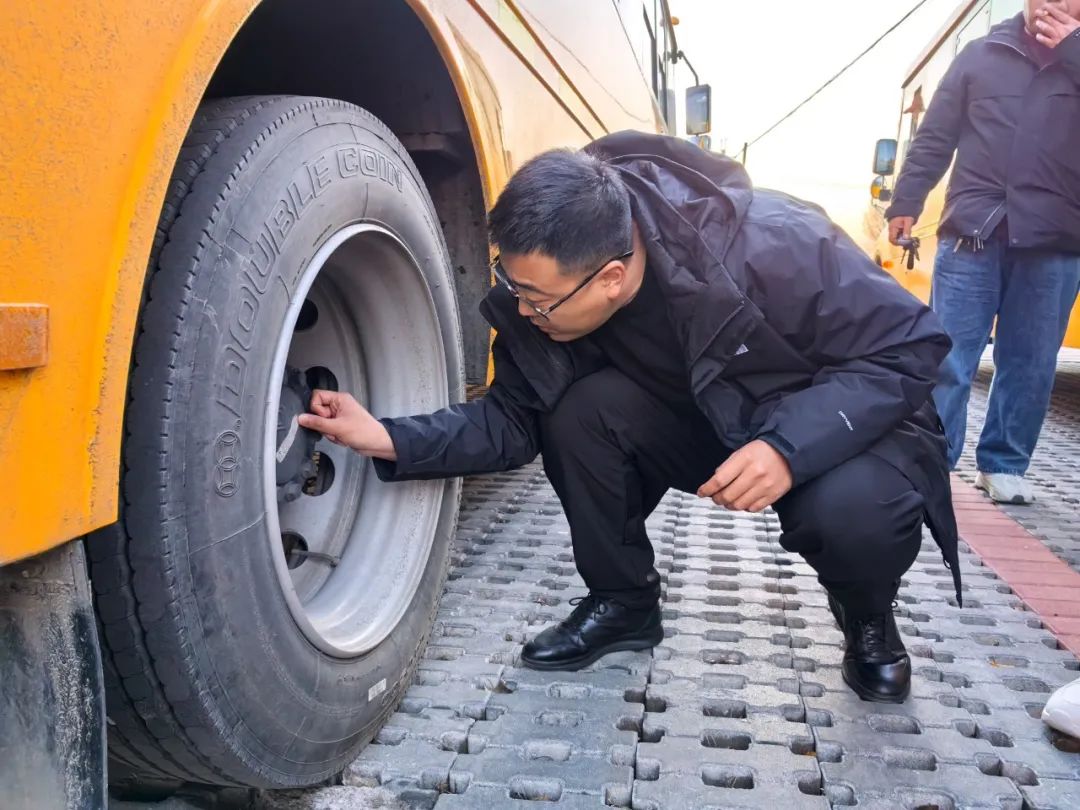 入冬之際 守護校車安全— 財落學校全面開展校車車況安全排查 入冬之際 守護校車安全— 財落學校全面開展校車車況安全排查