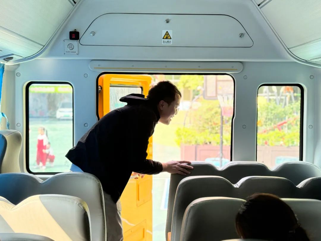 【安全演練】秋長益華幼兒園“平安乘車,安全‘童’行”校車安全演練活動 【安全演練】秋長益華幼兒園“平安乘車,安全‘童’行”校車安全演練活動