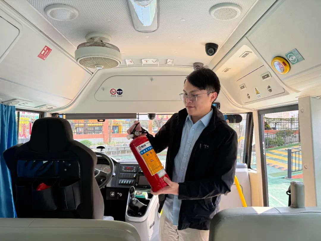 【安全演練】秋長益華幼兒園“平安乘車,安全‘童’行”校車安全演練活動 【安全演練】秋長益華幼兒園“平安乘車,安全‘童’行”校車安全演練活動