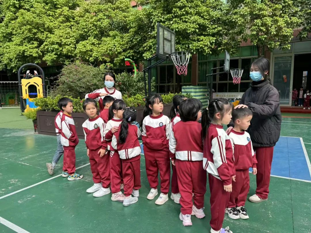 【安全演練】秋長益華幼兒園“平安乘車,安全‘童’行”校車安全演練活動 圖片