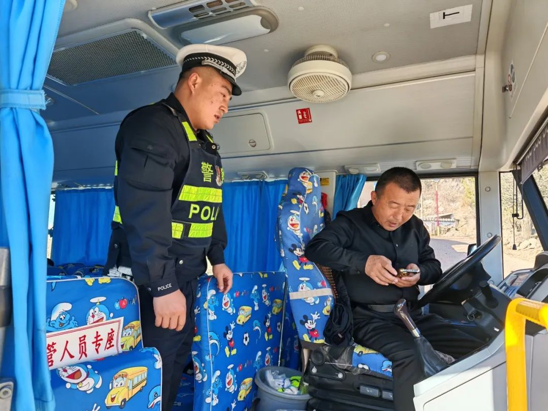 春季攻防宣 | 開展校車安全“大檢查” 為學(xué)生出行擰緊“安全閥” 圖片
