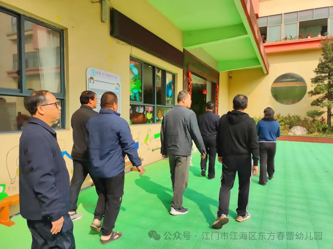 “高度重視,為愛護航”——恒鑫-東方春蕾幼兒園校車專項檢查 圖片