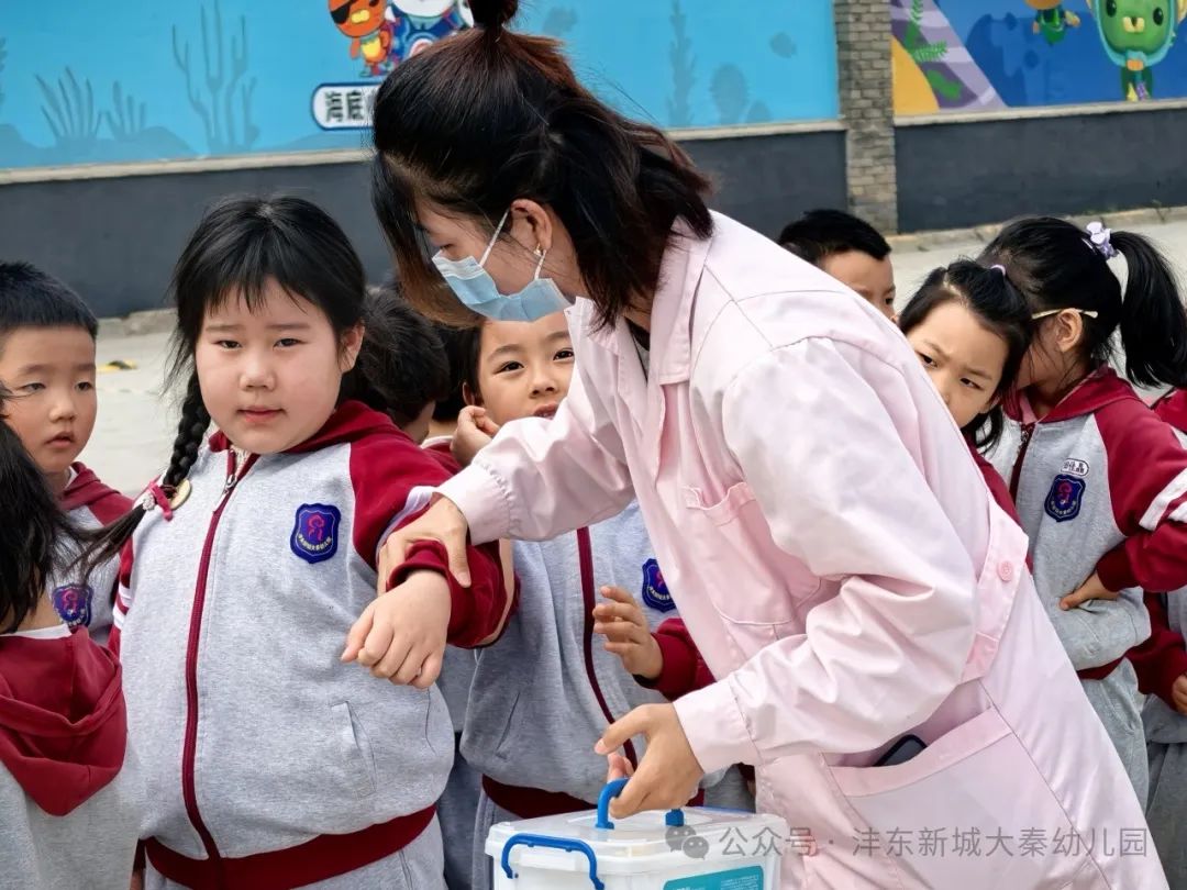 【大秦幼兒園】強化校車應急意識 筑牢校車安全防線——校車應急疏散演練活動 圖片