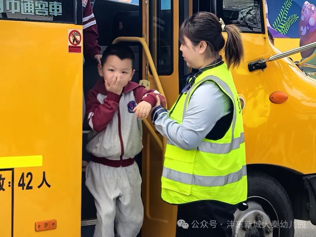 【大秦幼兒園】強化校車應急意識 筑牢校車安全防線——校車應急疏散演練活動 圖片