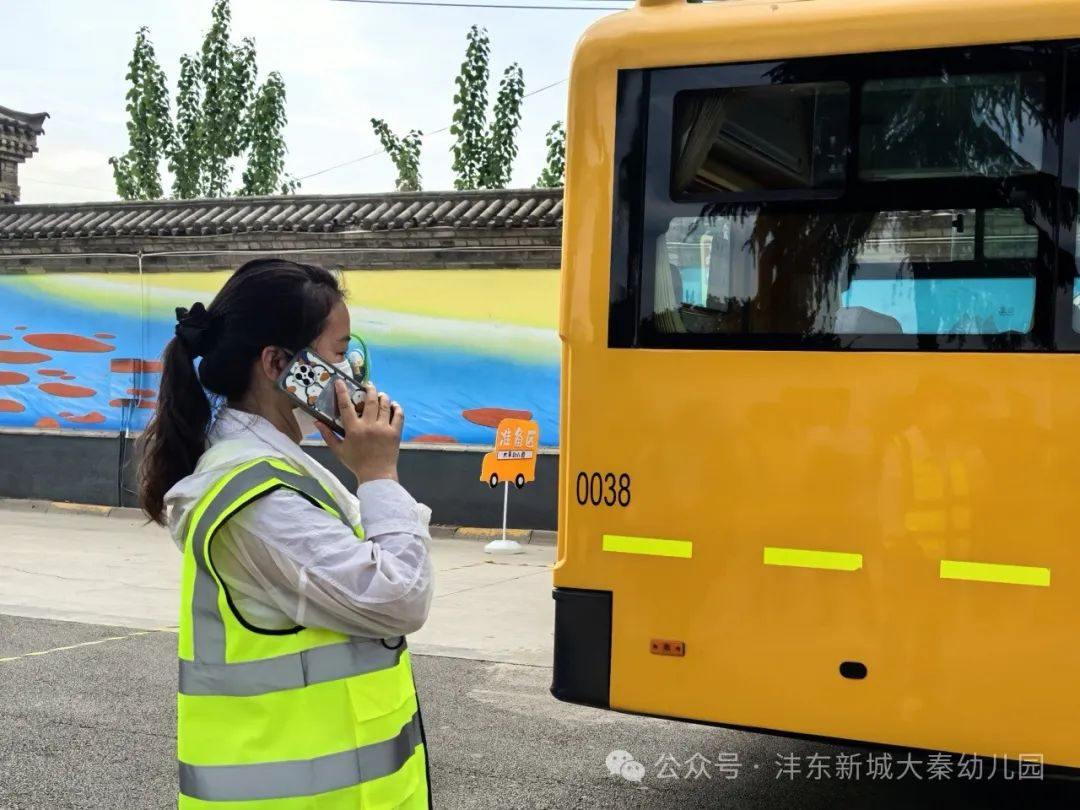 【大秦幼兒園】強化校車應急意識 筑牢校車安全防線——校車應急疏散演練活動 圖片