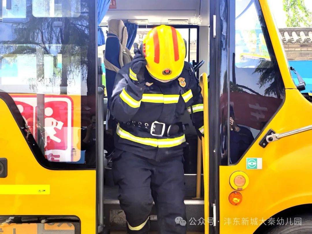 【大秦幼兒園】強化校車應急意識 筑牢校車安全防線——校車應急疏散演練活動 圖片