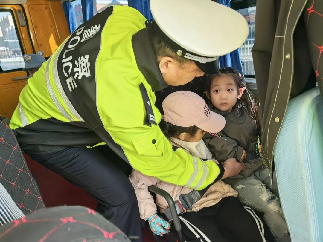 排查校車隱患,擰緊校園“安全閥” 圖片