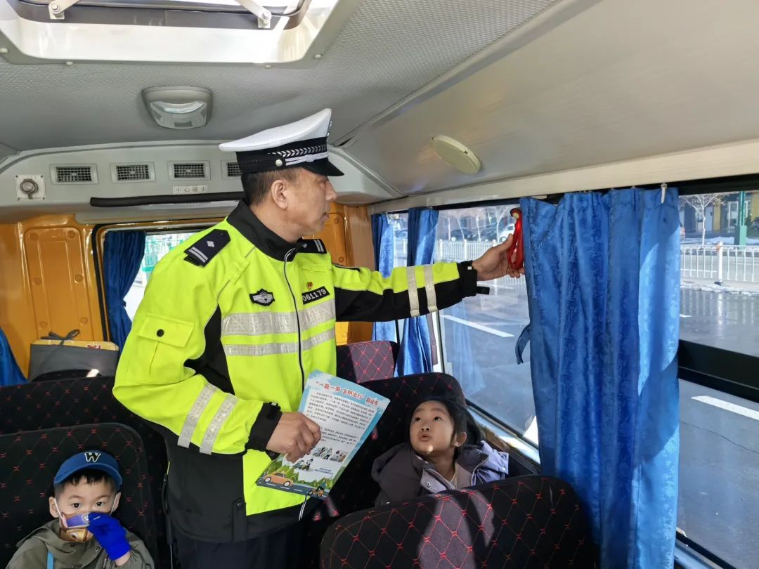 排查校車隱患,擰緊校園“安全閥” 圖片