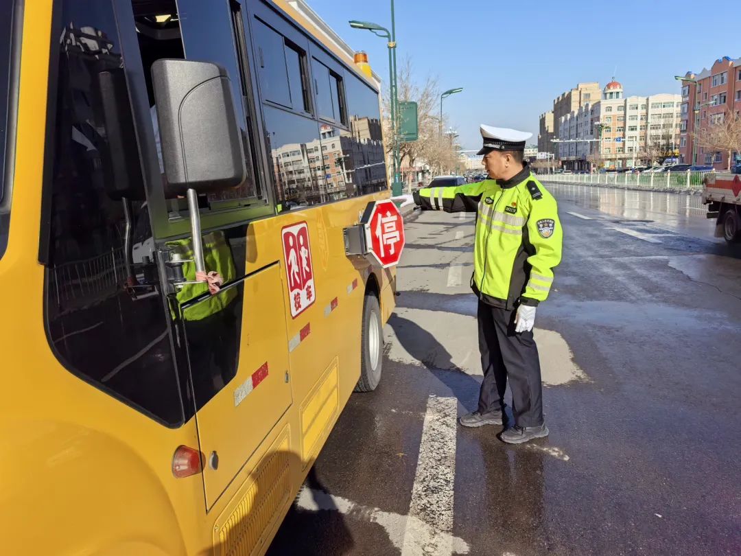 排查校車隱患,擰緊校園“安全閥” 圖片