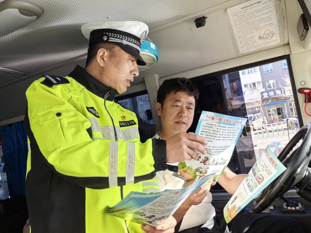 排查校車隱患,擰緊校園“安全閥” 圖片