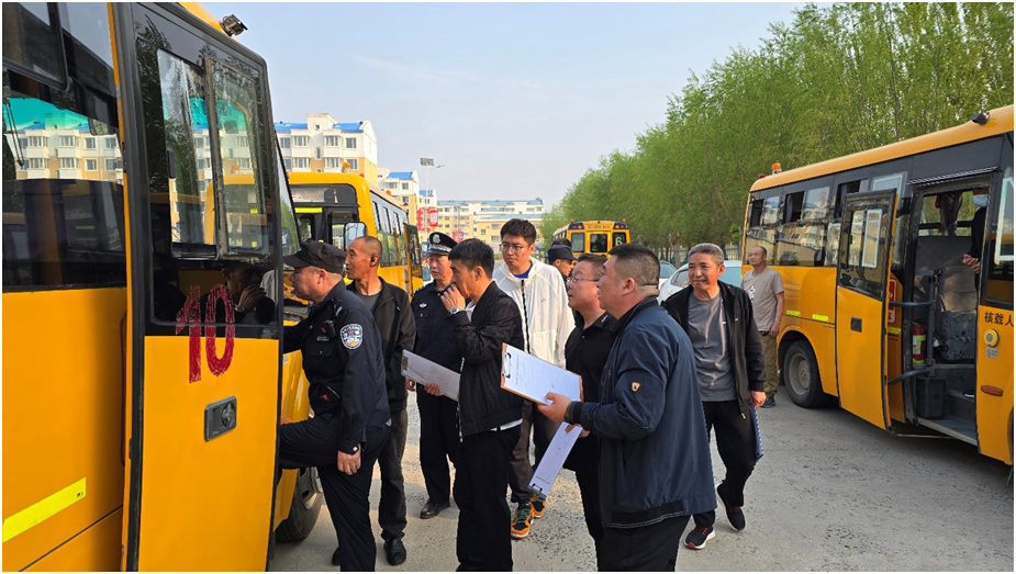 “體驗(yàn)乘車全流程,排查風(fēng)險(xiǎn)保安全”——大同區(qū)高臺(tái)子中心小學(xué)“坐校車、走流程、排風(fēng)險(xiǎn)”專項(xiàng)行動(dòng)紀(jì)實(shí) 圖片