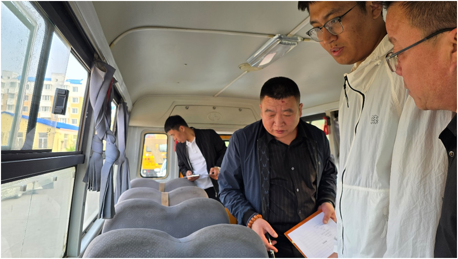 “體驗(yàn)乘車全流程,排查風(fēng)險(xiǎn)保安全”——大同區(qū)高臺(tái)子中心小學(xué)“坐校車、走流程、排風(fēng)險(xiǎn)”專項(xiàng)行動(dòng)紀(jì)實(shí) 圖片