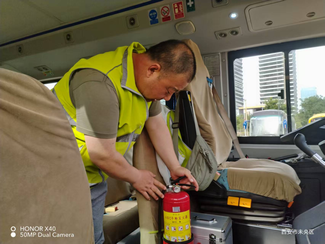 校車安全大檢查 筑牢學生安全路 圖片