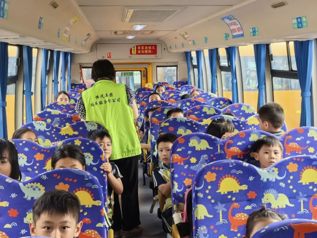 聚焦安全,守護校園——紫南小學校車安全應急疏散演練 聚焦安全,守護校園——紫南小學校車安全應急疏散演練