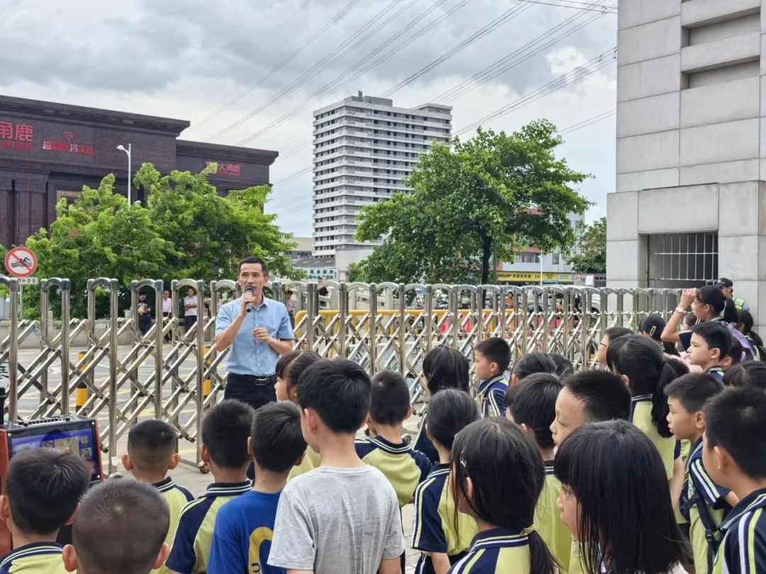 聚焦安全,守護校園——紫南小學校車安全應急疏散演練 聚焦安全,守護校園——紫南小學校車安全應急疏散演練