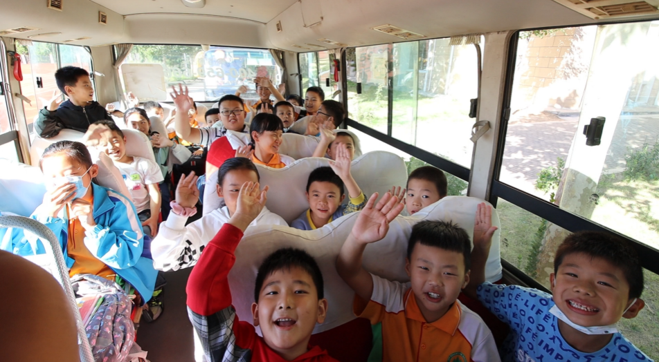 校車服務新升級 呵護學子上學路——昌樂北大公學美加學校校車服務優化升級 圖片