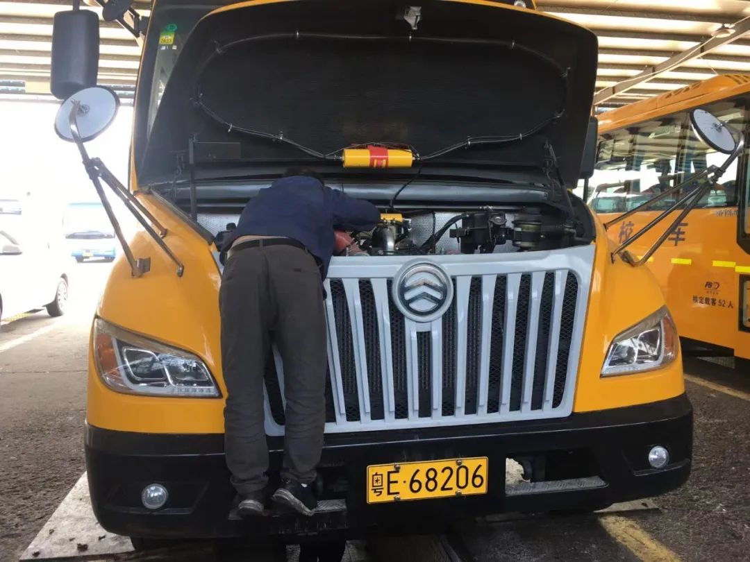 暑假“不放假”,校車維保忙! 圖片