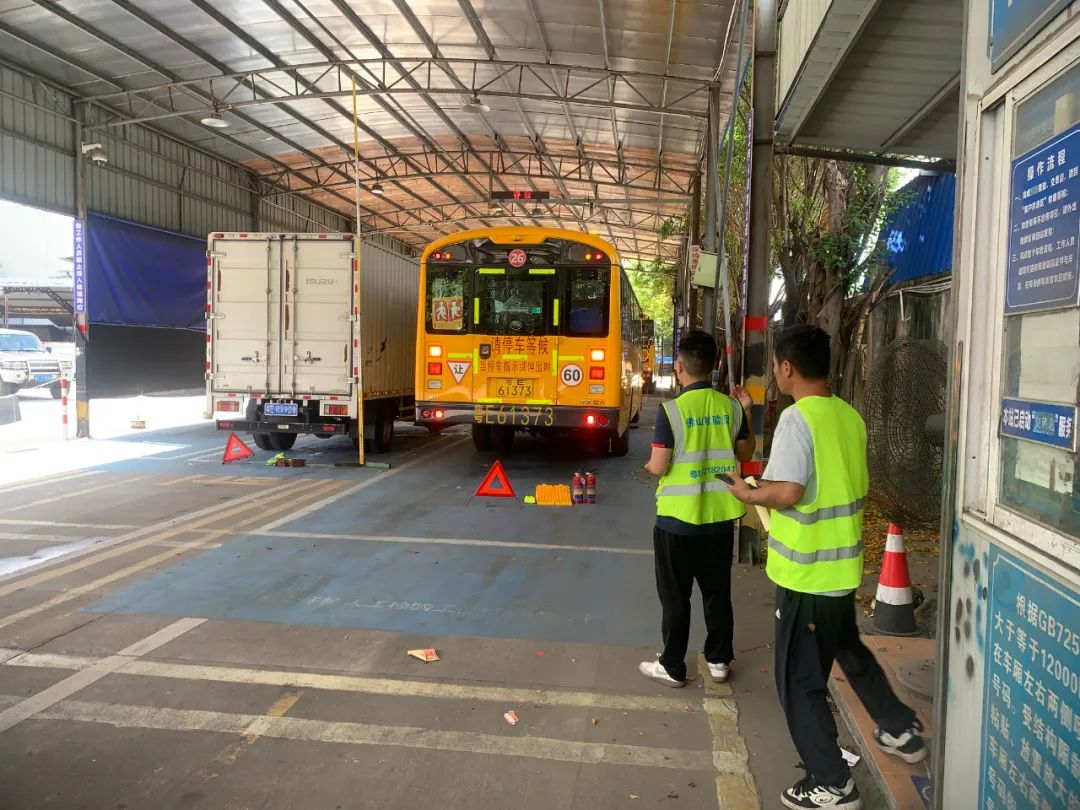 暑假“不放假”,校車維保忙! 圖片