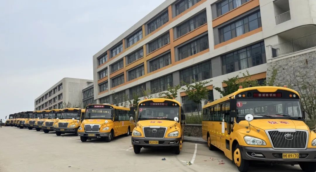 戰高溫 守初心!威海交運校車為開學“煥新”護航 圖片