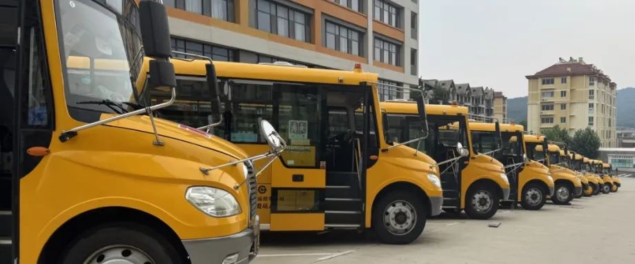 戰高溫 守初心!威海交運校車為開學“煥新”護航 圖片