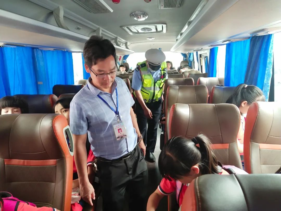 2861名學(xué)生的暖心專車,恩平這樣做! 圖片