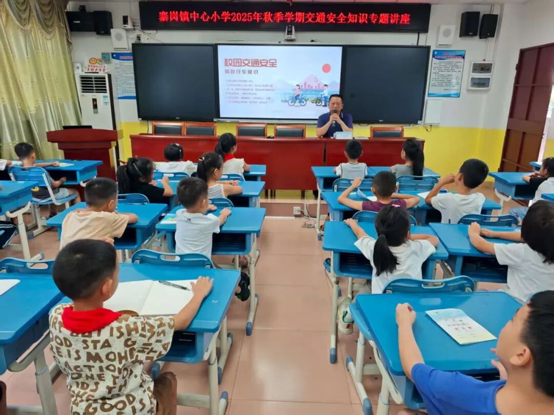 校車安全筑防線,平安上學暖心間 校車安全筑防線,平安上學暖心間