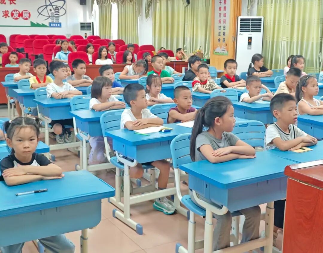 校車安全筑防線,平安上學暖心間 校車安全筑防線,平安上學暖心間