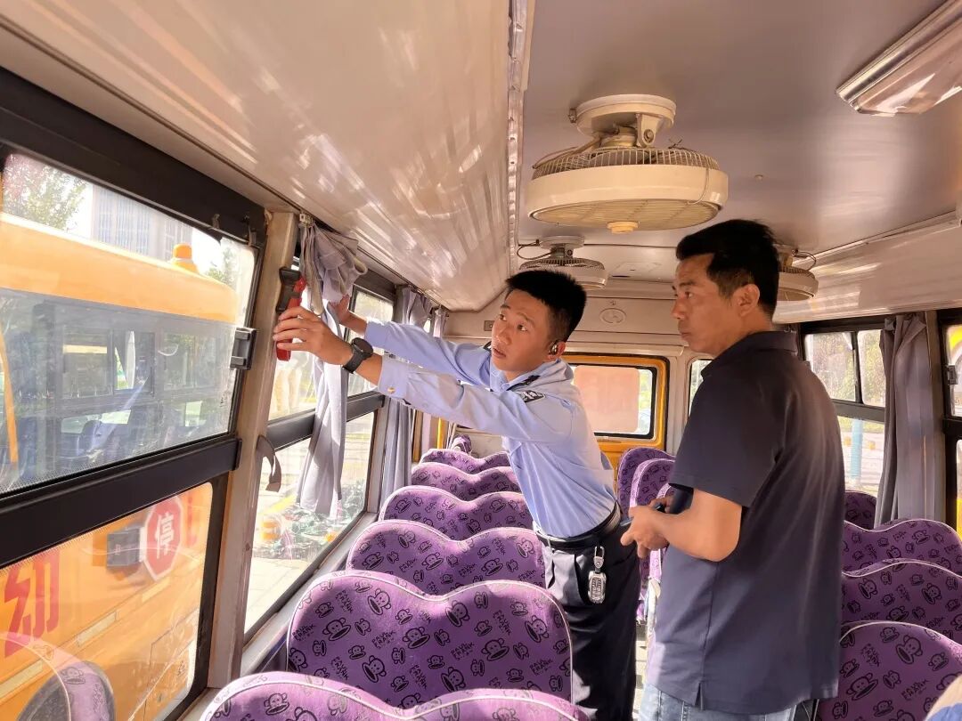 原州區(qū)開(kāi)展民辦幼兒園校車(chē)安全管理專(zhuān)項(xiàng)檢查活動(dòng)/ 656555ee68582c19e66e3c417b3c307a.jpg