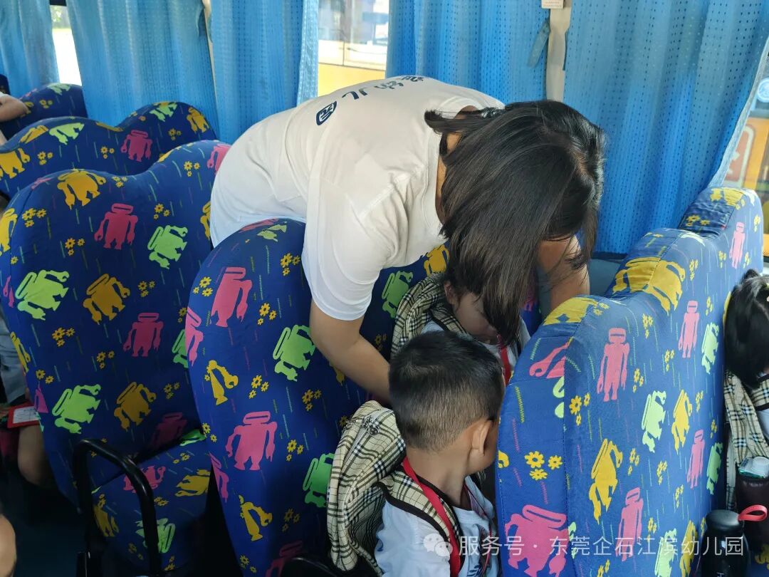 【工作報(bào)道】安全“童”行,快樂(lè)出發(fā)——江濱幼兒園2025年秋季校車(chē)之旅 【工作報(bào)道】安全“童”行,快樂(lè)出發(fā)——江濱幼兒園2025年秋季校車(chē)之旅