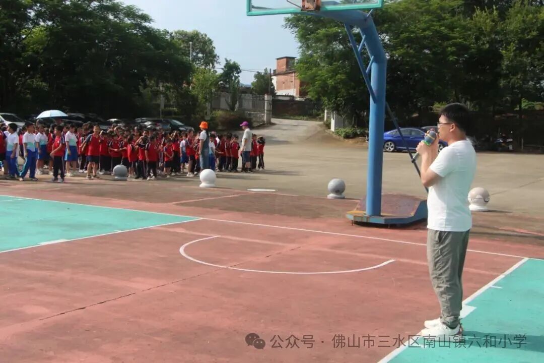 快樂乘車,安全同行——南山鎮六和小學2025—2026學年校車消防逃生演練 快樂乘車,安全同行——南山鎮六和小學2025—2026學年校車消防逃生演練