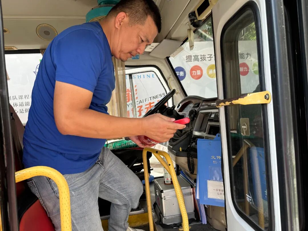 【平安校園】為愛護航,平安校車伴我行 ——石獅市恩啟頓幼兒園校車應急疏散演練 【平安校園】為愛護航,平安校車伴我行 ——石獅市恩啟頓幼兒園校車應急疏散演練