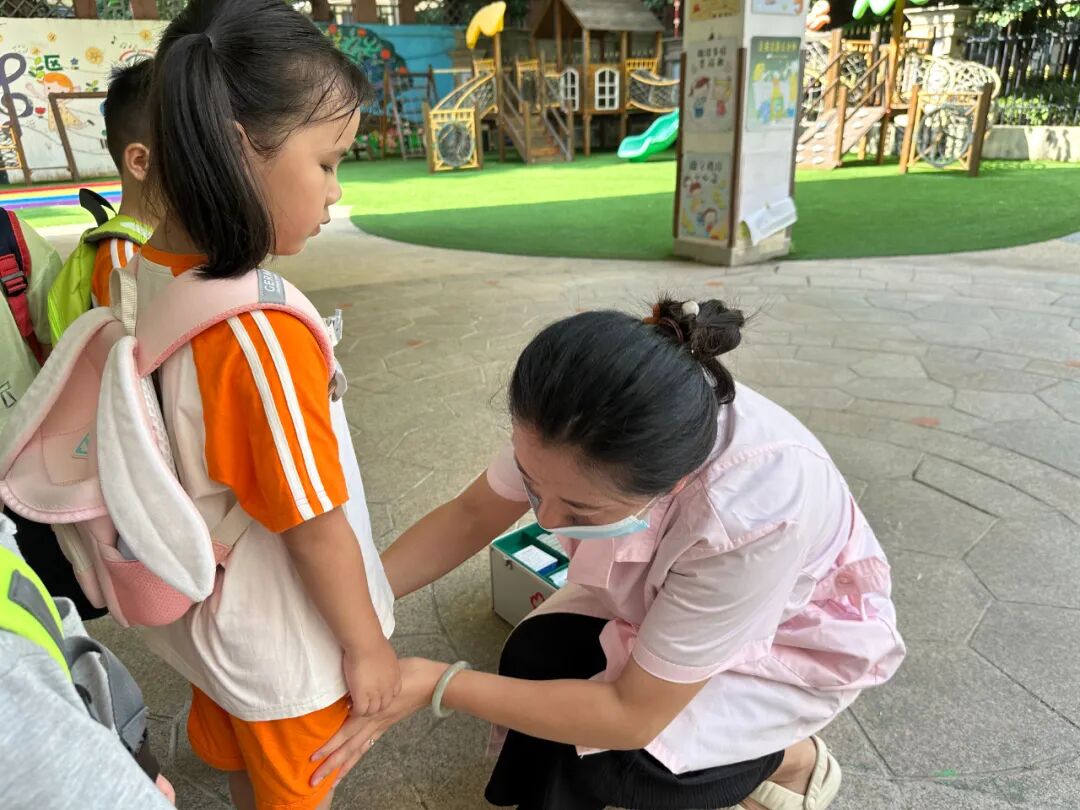 【平安校園】為愛護航,平安校車伴我行 ——石獅市恩啟頓幼兒園校車應急疏散演練 【平安校園】為愛護航,平安校車伴我行 ——石獅市恩啟頓幼兒園校車應急疏散演練