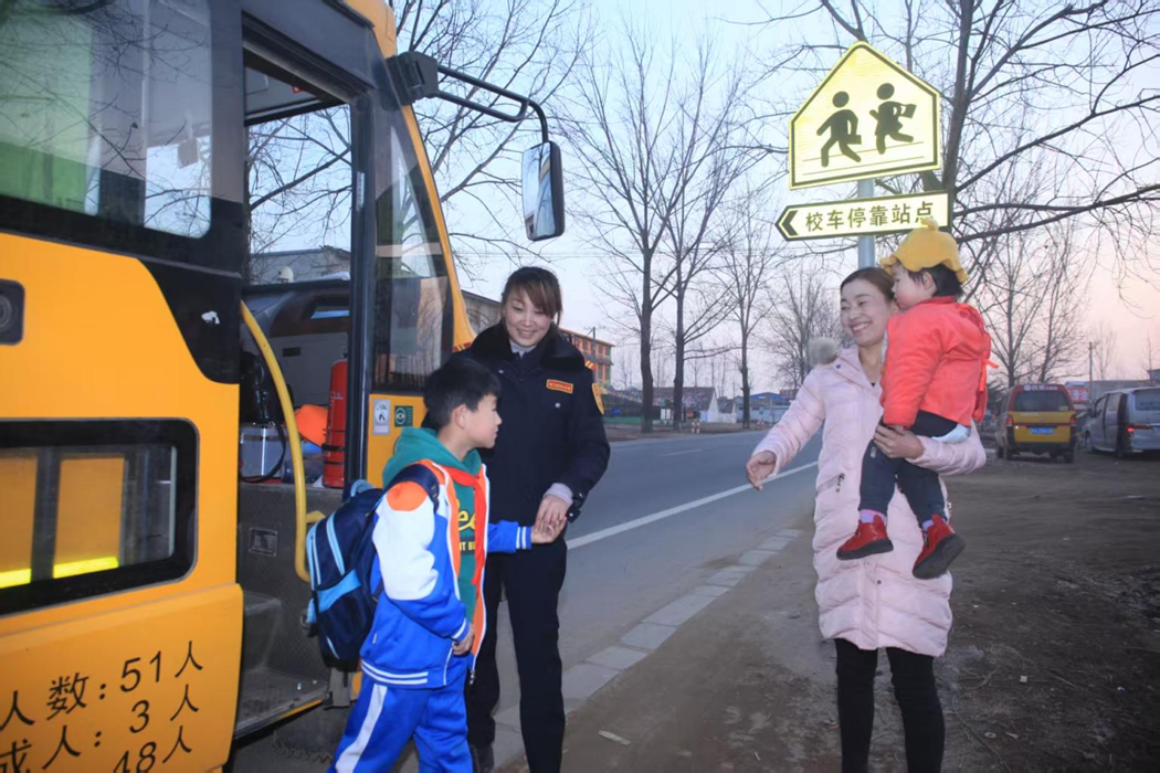 為奔跑護航,為安全加油!翔飛校車全程守護臨馬! 為奔跑護航,為安全加油!翔飛校車全程守護臨馬!