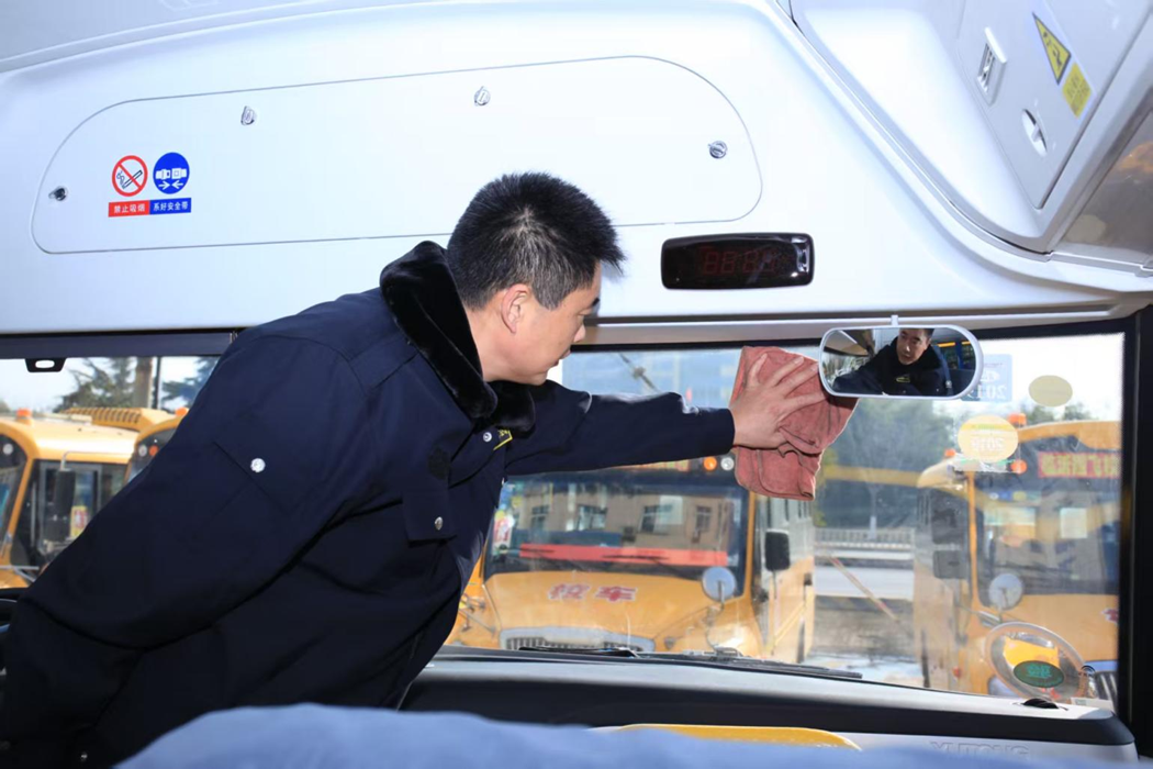 為奔跑護航,為安全加油!翔飛校車全程守護臨馬! 為奔跑護航,為安全加油!翔飛校車全程守護臨馬!