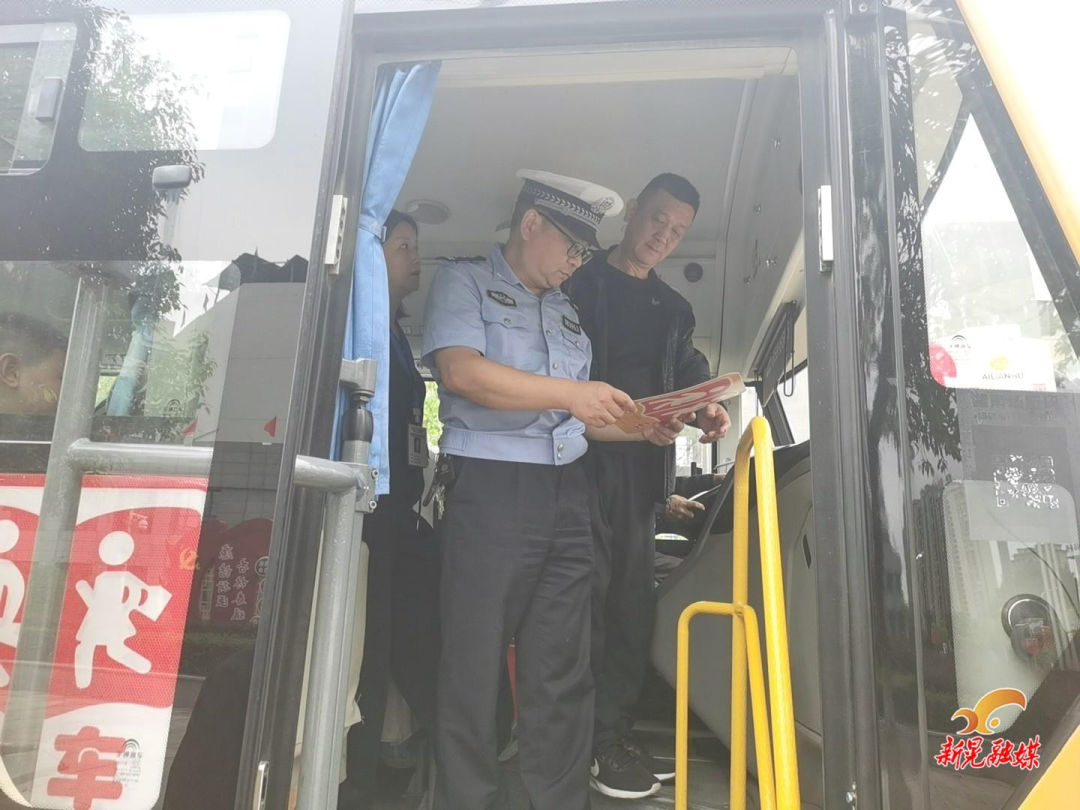 新晃交通管理中心開展校車安全大檢查/ 新晃交通管理中心開展校車安全大檢查