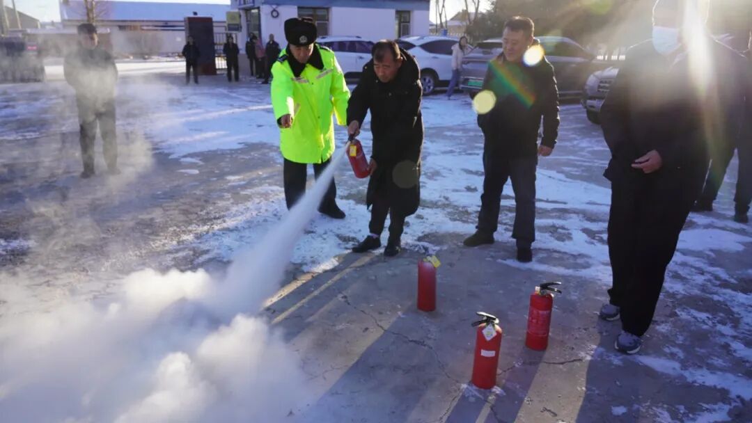 【通榆政法進行時】通榆縣公安局交通管理大隊——開展校車消防安全應急培訓演練活動 圖片