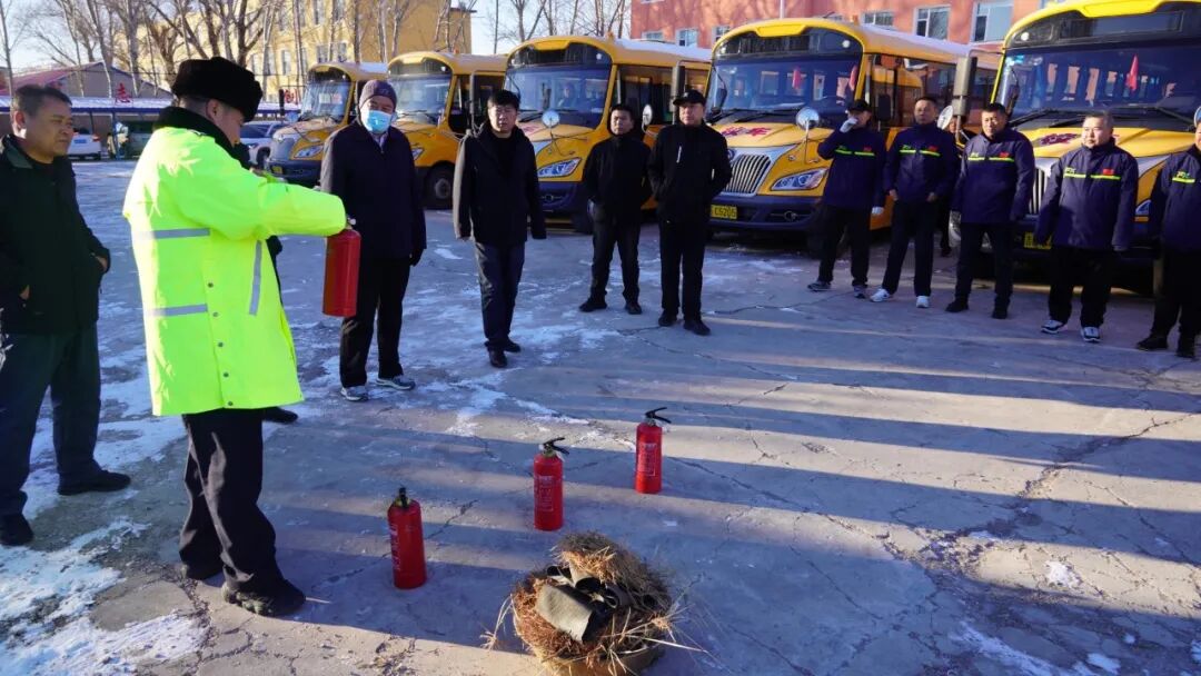 【通榆政法進行時】通榆縣公安局交通管理大隊——開展校車消防安全應急培訓演練活動 圖片