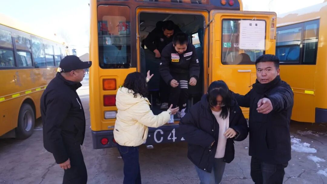 【通榆政法進行時】通榆縣公安局交通管理大隊——開展校車消防安全應急培訓演練活動 圖片