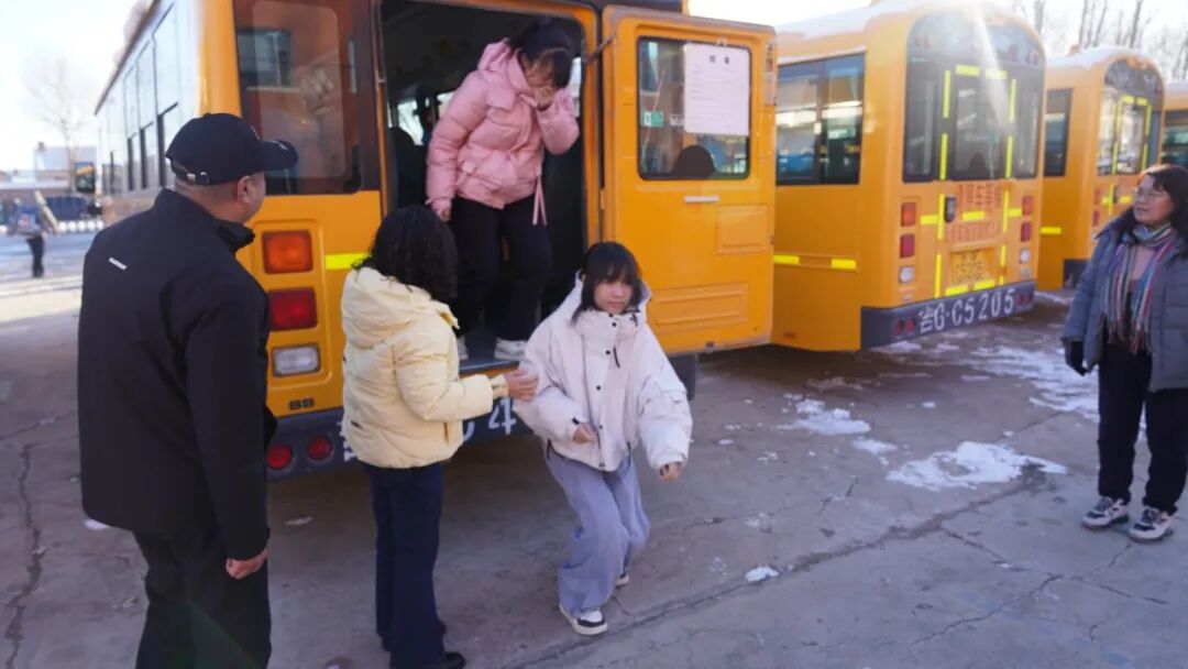 【通榆政法進行時】通榆縣公安局交通管理大隊——開展校車消防安全應急培訓演練活動 圖片